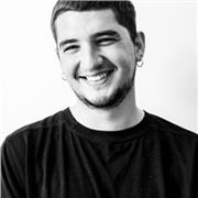 Laureando in Fotografia e Video presso Accademia di Belle Arti di Roma. Diplomato in Audiovisivo e Multimediale